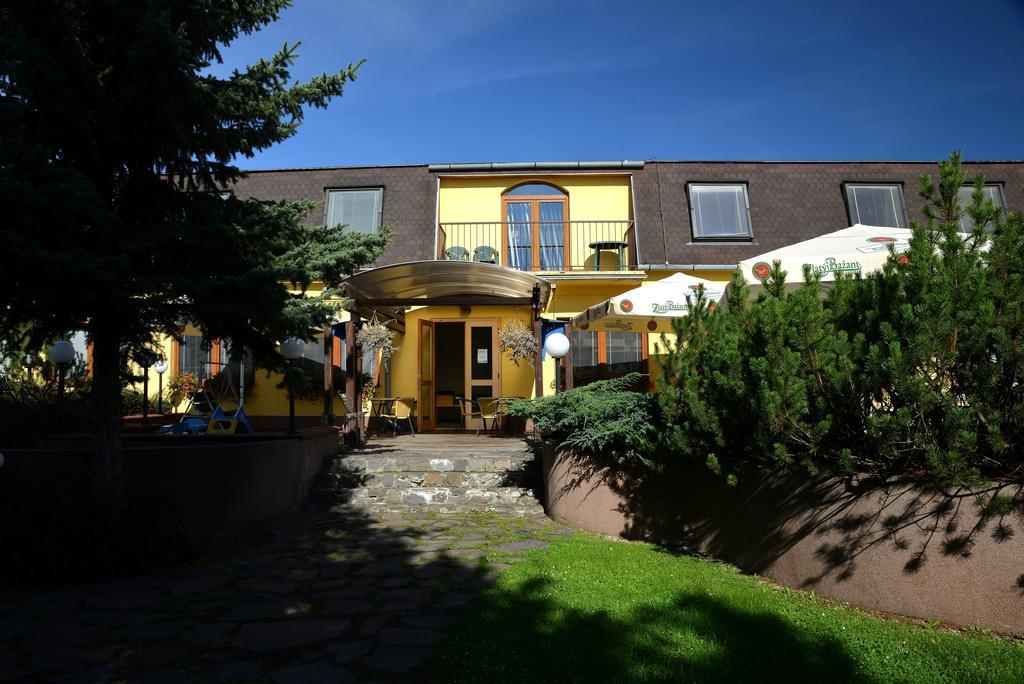 Penzion Agrothermal Besenova Bagian luar foto
