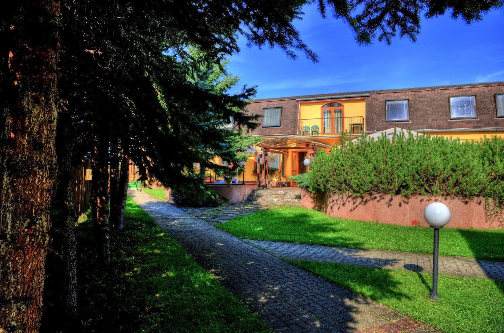 Penzion Agrothermal Besenova Bagian luar foto