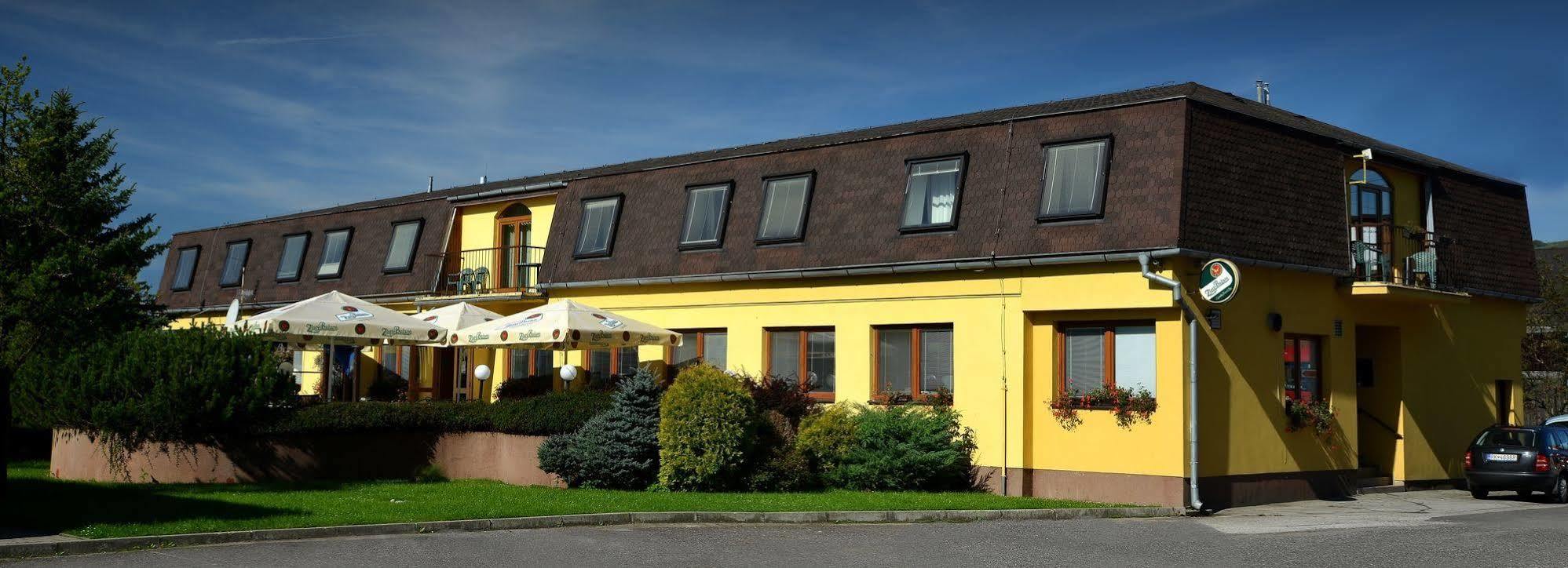 Penzion Agrothermal Besenova Bagian luar foto