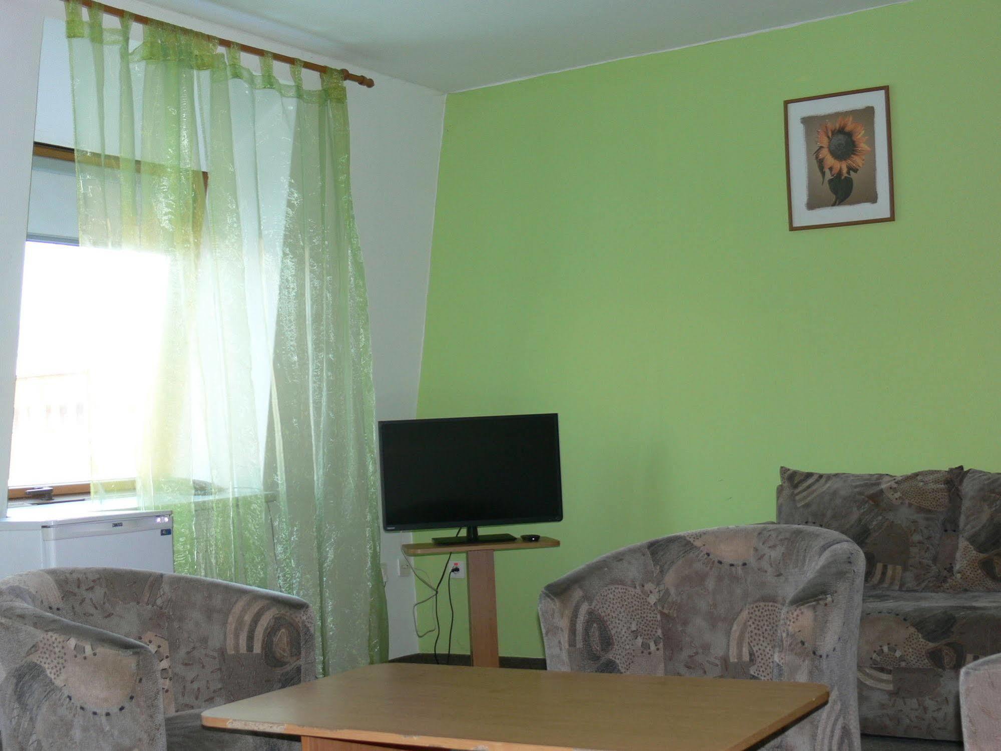 Penzion Agrothermal Besenova Bagian luar foto
