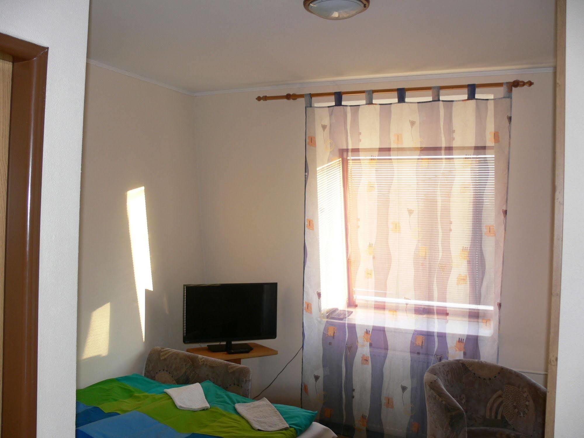 Penzion Agrothermal Besenova Bagian luar foto